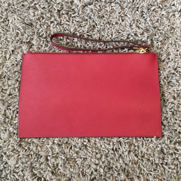‼Price Drop‼ Michael Kors wristlet - Picture 2 of 3